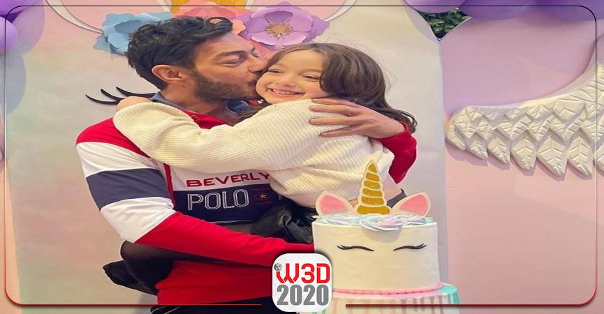 احمد زاهر وإبنته مني