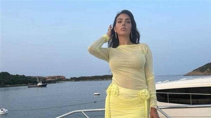 بملابس البحر.. رونالدو وصديقته جورجينا رودريجيز يخطفان أنظار المتابعين عبر انستجرام